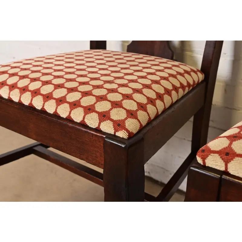 Paire de chaises de salle à manger en acajou sculpté de style Chippendale de Baker Furniture en vente 3