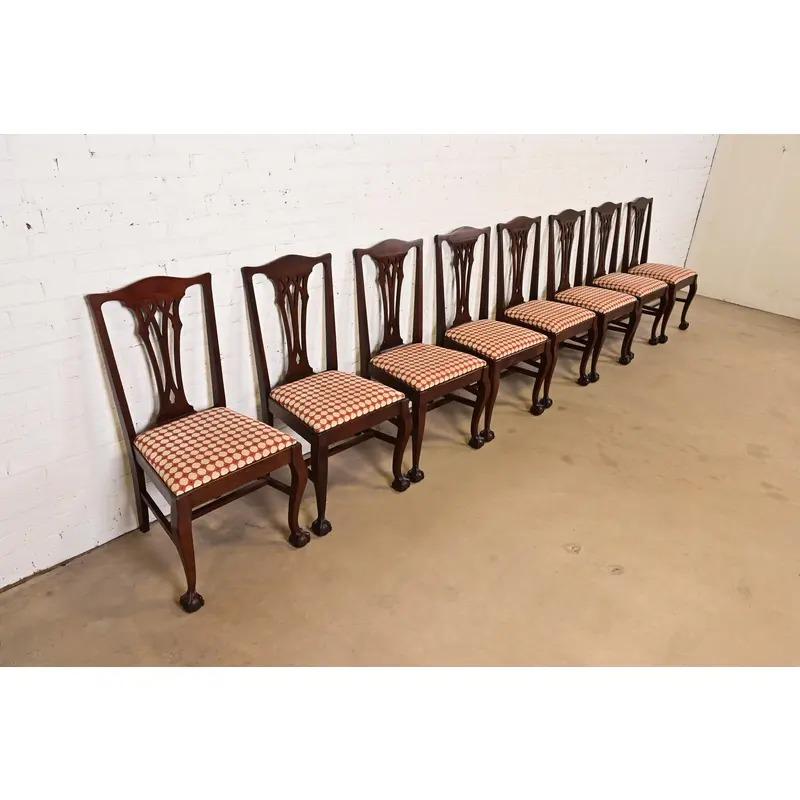 Fin du 20e siècle Chaises de salle à manger en acajou sculpté de style Chippendale de Baker Furniture, ensemble de huit chaises en vente