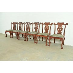 Ensemble de six chaises de salle à manger en acajou sculpté de style Chippendale, de la marque Baker Furniture