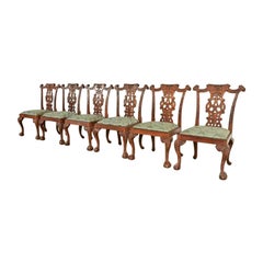 Ensemble de six chaises de salle à manger en acajou sculpté de style Chippendale, de la marque Baker Furniture