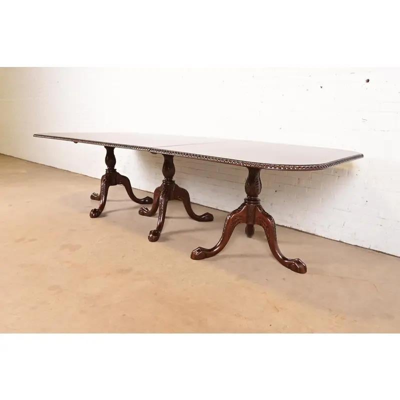 Baker Furniture Style Chippendale Triple Pedestal Dining Table, Newly Refinished In Good Condition For Sale In South Bend, IN