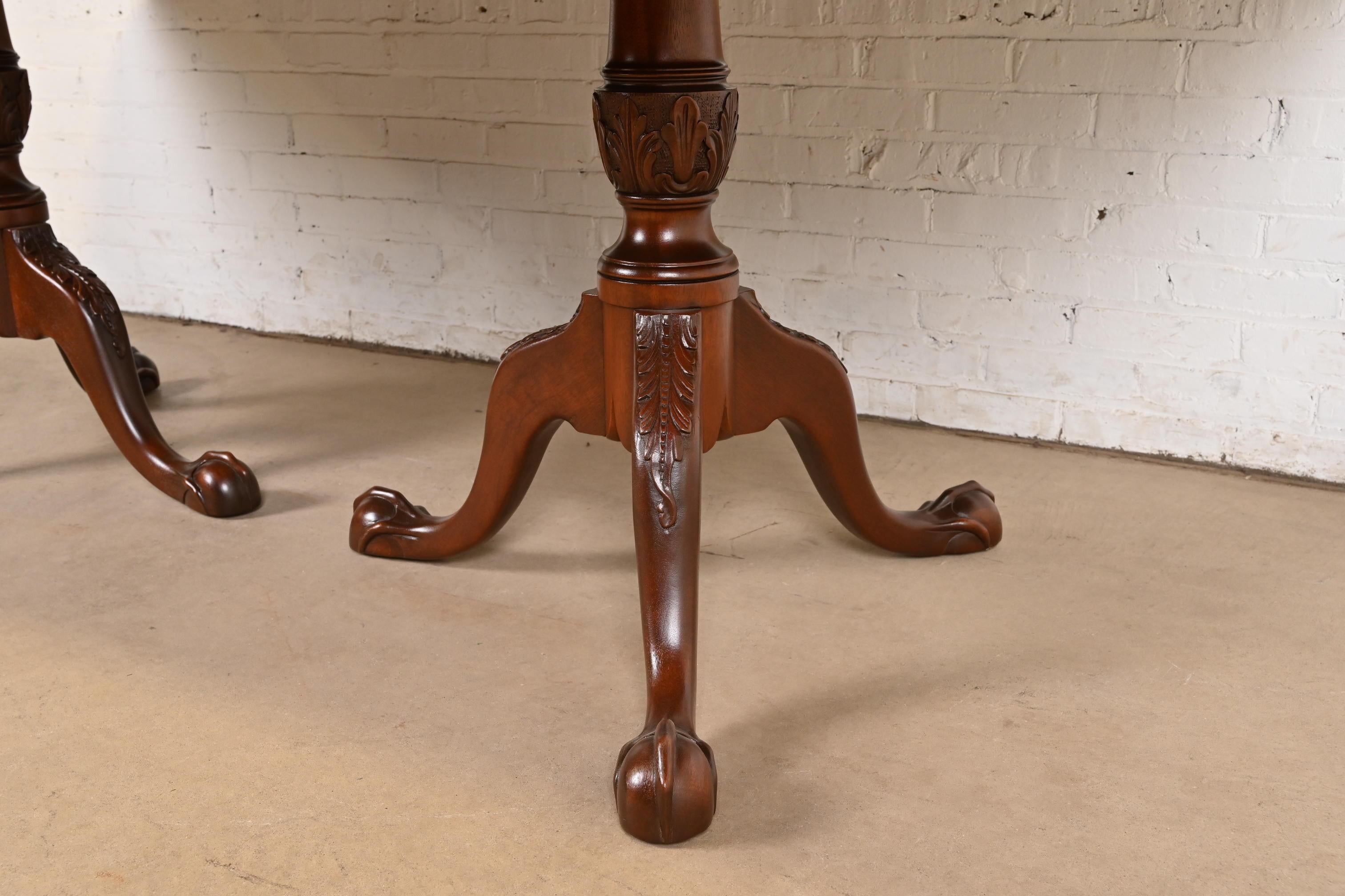 Baker Furniture Style English Georgian Banded Mahogany Dining Table, Refinished For Sale 5