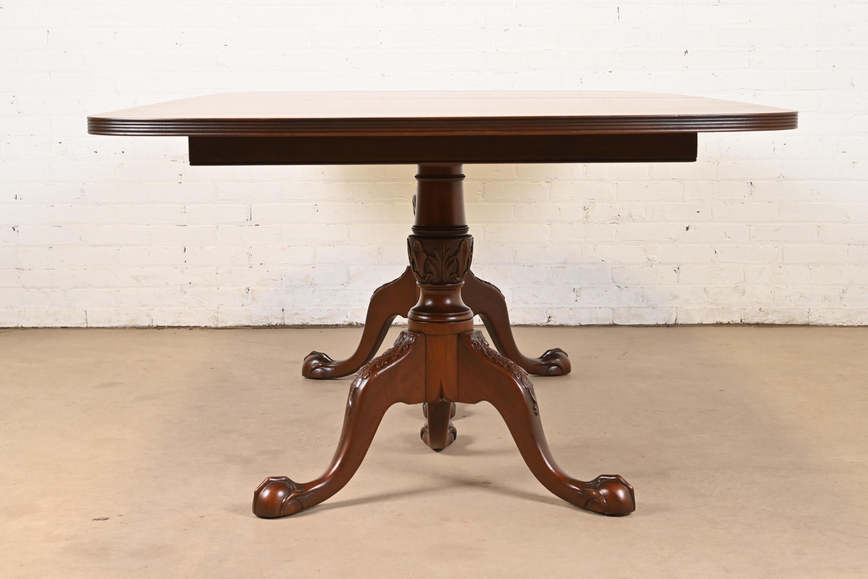 Baker Furniture Style English Georgian Banded Mahogany Dining Table, Refinished For Sale 6