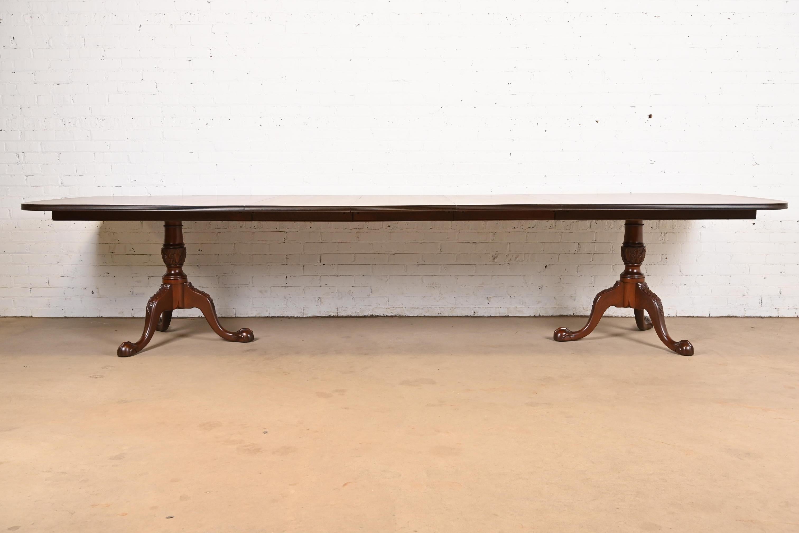 Baker Furniture Style English Georgian Banded Mahogany Dining Table, Refinished In Good Condition For Sale In South Bend, IN