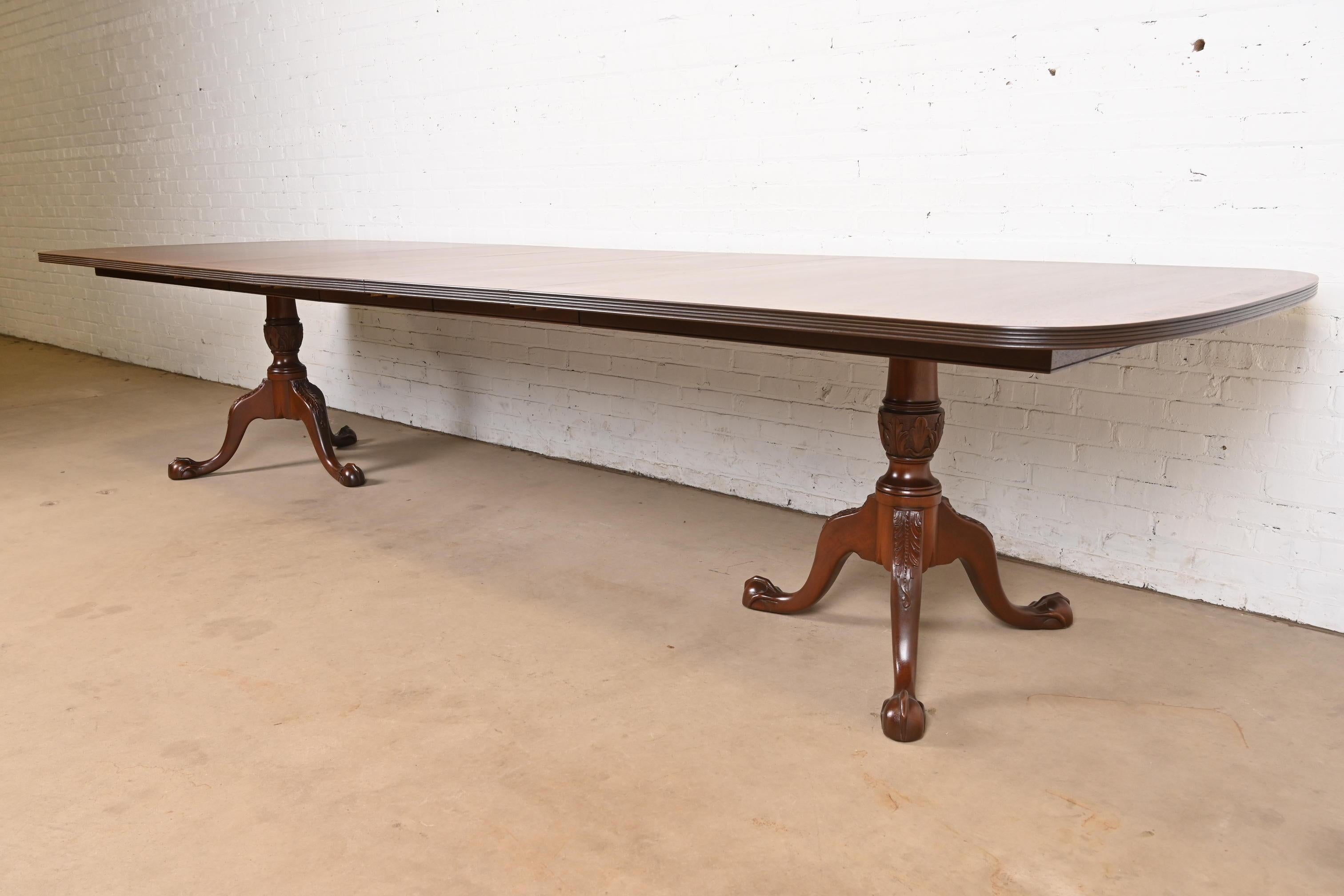 Late 20th Century Baker Furniture Style English Georgian Banded Mahogany Dining Table, Refinished For Sale