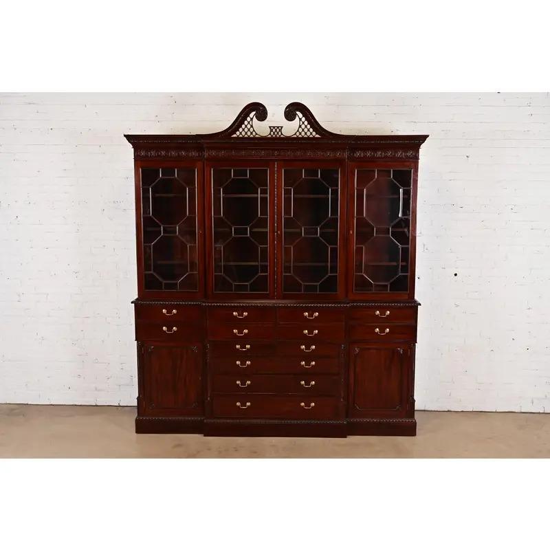 Mueble de caoba georgiano inglés estilo Baker Armario librería breakfront Inglés en venta