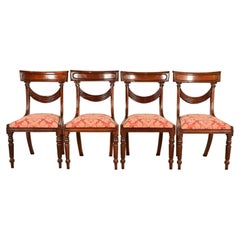 Baker Furniture: Esszimmerstühle im englischen Regency-Stil aus geschnitztem Mahagoni, 4er-Set