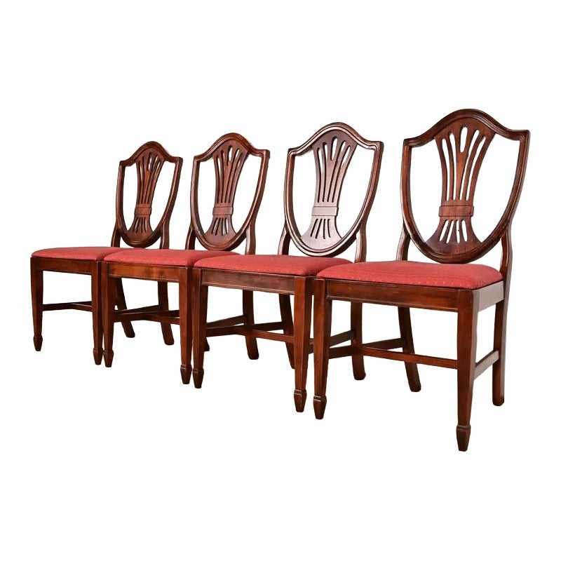 Sedie da pranzo in mogano intagliato stile Feder di Baker Furniture, set di quattro sedie