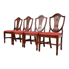 Sedie da pranzo in mogano intagliato stile Feder di Baker Furniture, set di quattro sedie