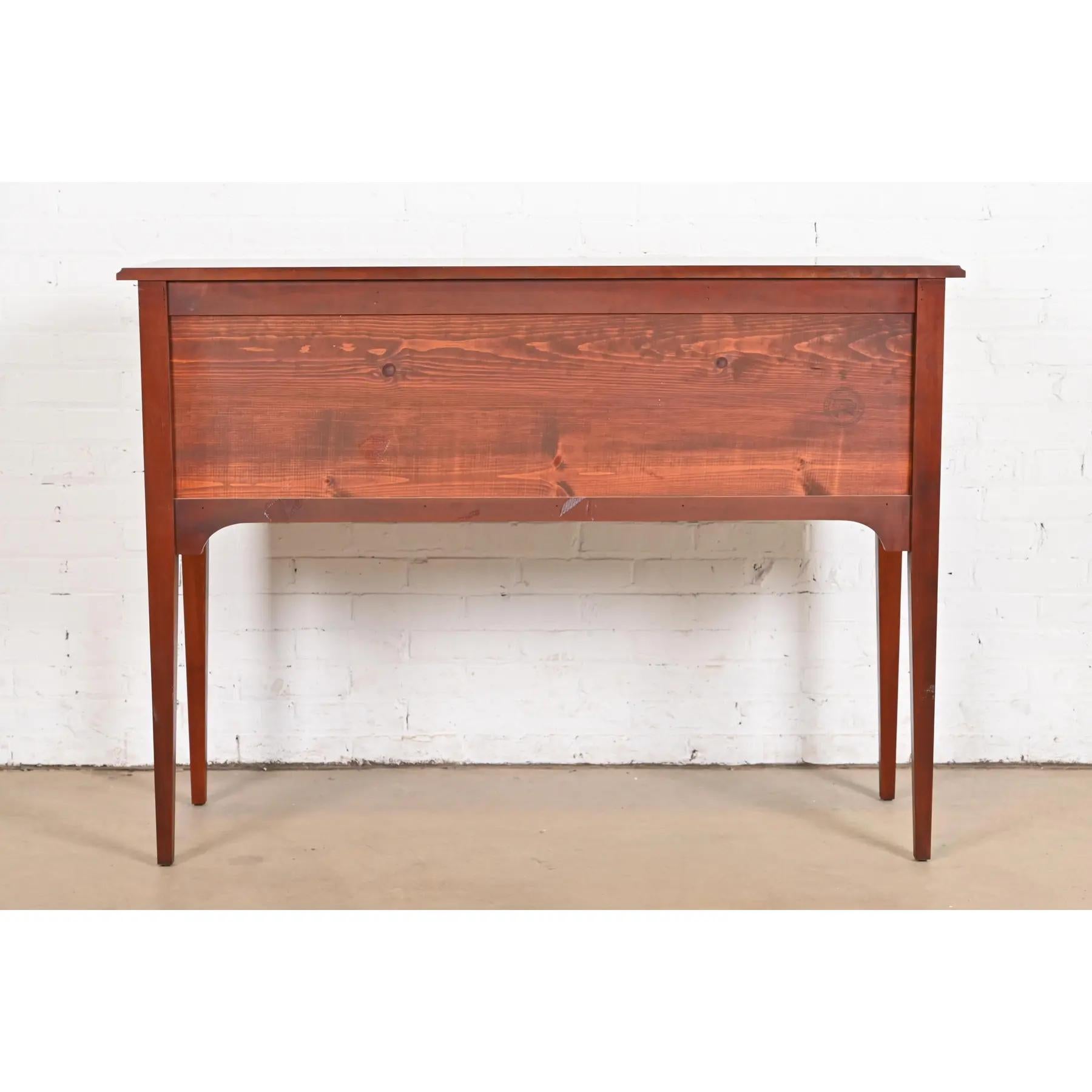 Baker Furniture Stile Feder Wood Sideboard Buffet in legno di ciliegio in vendita 4