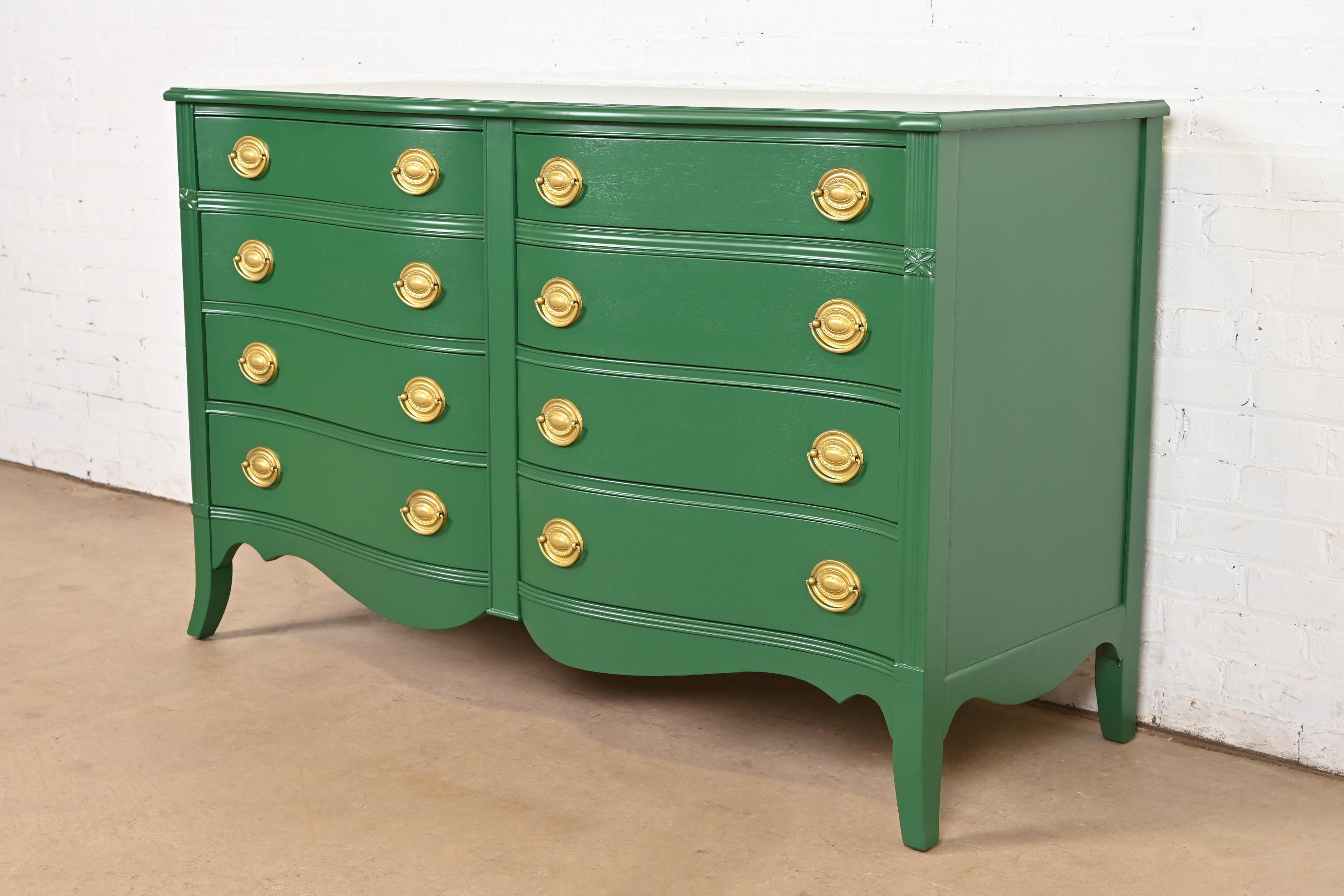 Baker Furniture Style Federal Green Lacquered Eight-Drawer Dresser, Refinished In Good Condition For Sale In South Bend, IN