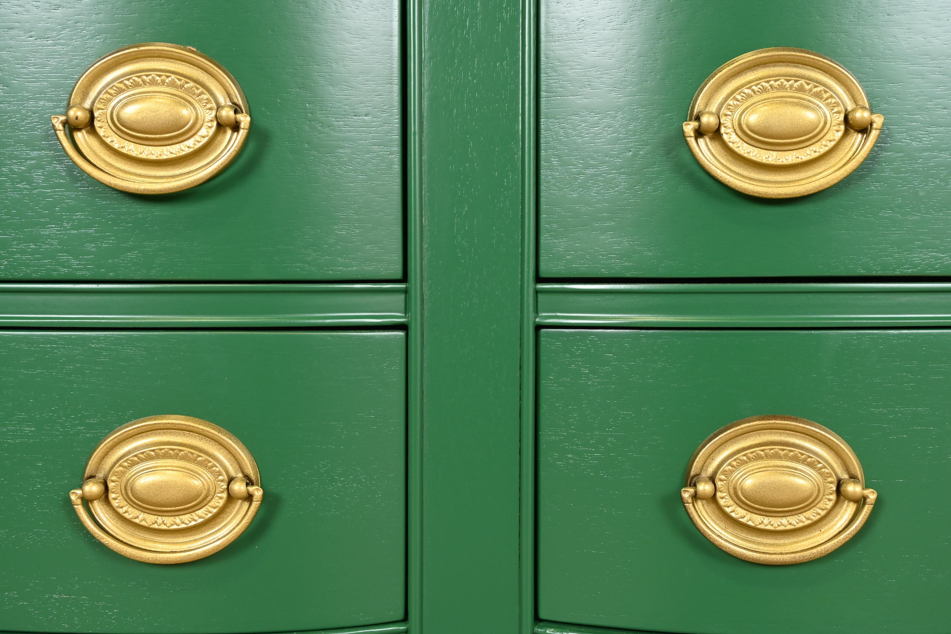 Baker Furniture Style Federal Green Lacquered Eight-Drawer Dresser, Refinished For Sale 2