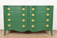 Comò a otto cassetti laccato verde stile Feder di Baker Furniture, rifinito
