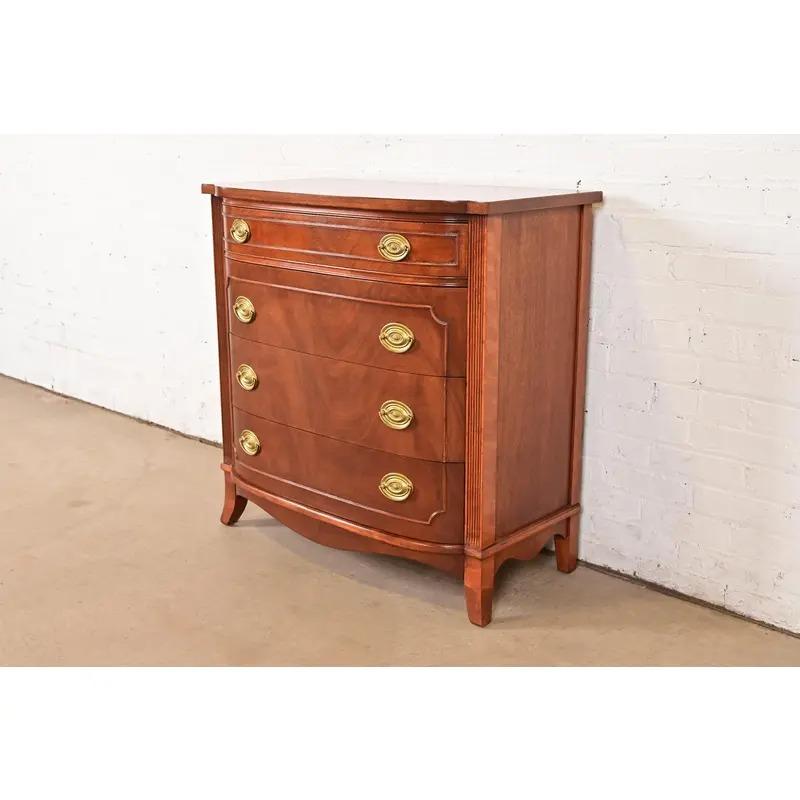 Baker Furniture Style Federal Mahogany Bow Front Commode or Chest of Drawers In Good Condition For Sale In South Bend, IN
