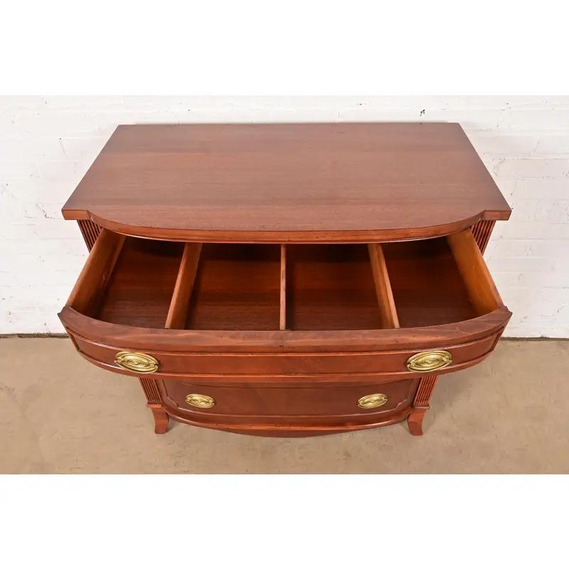 Baker Furniture Style Federal Mahogany Bow Front Commode or Chest of Drawers For Sale 2