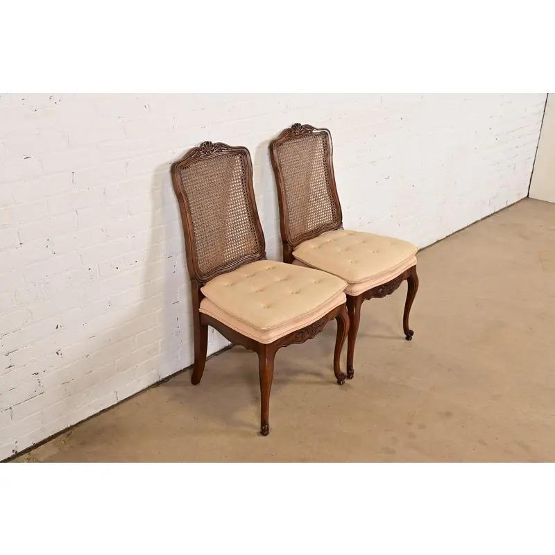 Baker Furniture Style French Provincial Louis XV Cane Back Dining Chairs, Pair im Zustand „Gut“ im Angebot in South Bend, IN