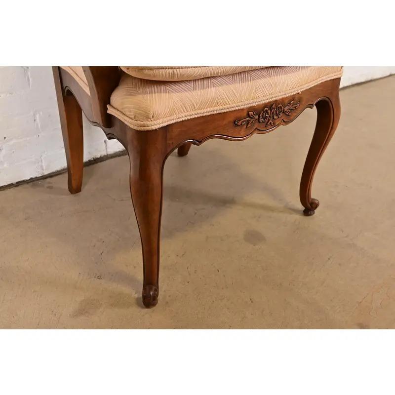 Baker Furniture Stil Französisch Provincial Louis XV Esszimmerstühle, Satz von acht im Angebot 2