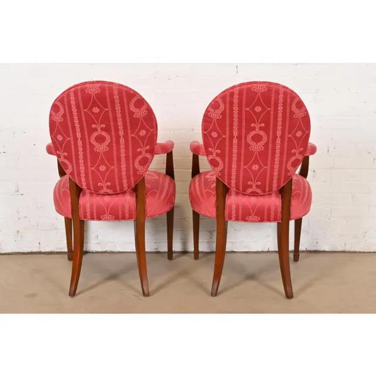Baker Furniture Stil Französisch Regency Louis XVI geschnitzte Mahagoni Esszimmerstühle im Angebot 5