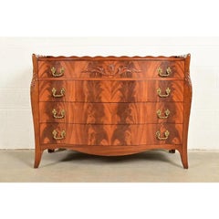 Commode en acajou de style Régence française de Baker Furniture, vers les années 1940