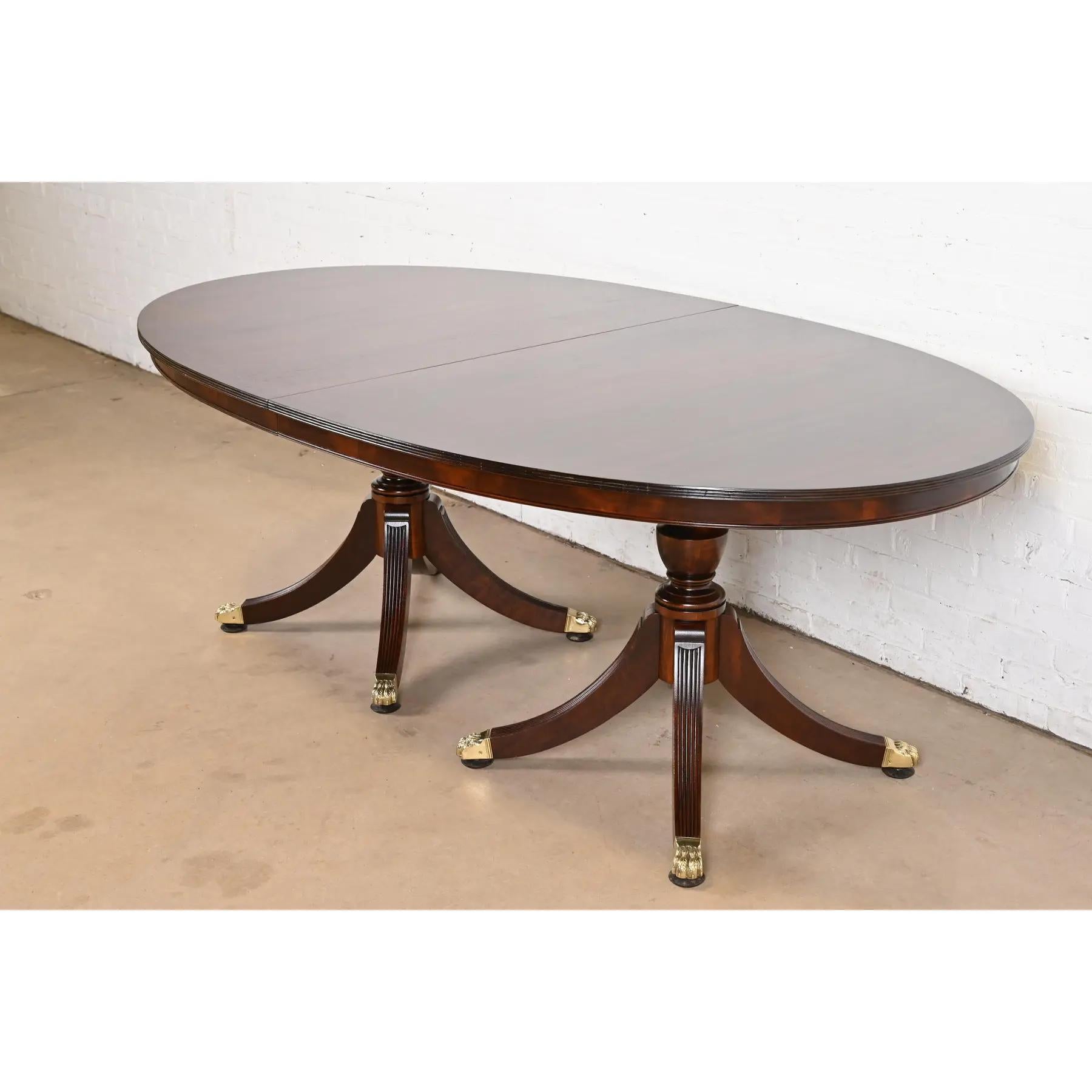 Baker Furniture Style Georgian Banded Mahogany Dining Table, Newly Refinished For Sale 2