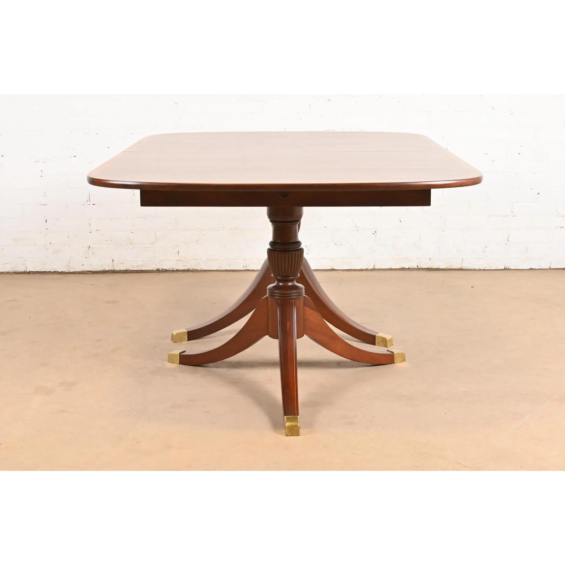 Baker Furniture Style Georgian Banded Mahogany Dining Table, Refinished For Sale 5