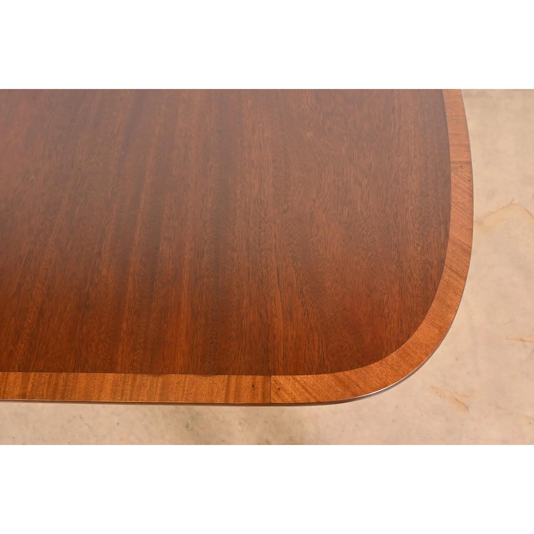 Baker Furniture Style Georgian Banded Mahogany Dining Table, Refinished For Sale 7