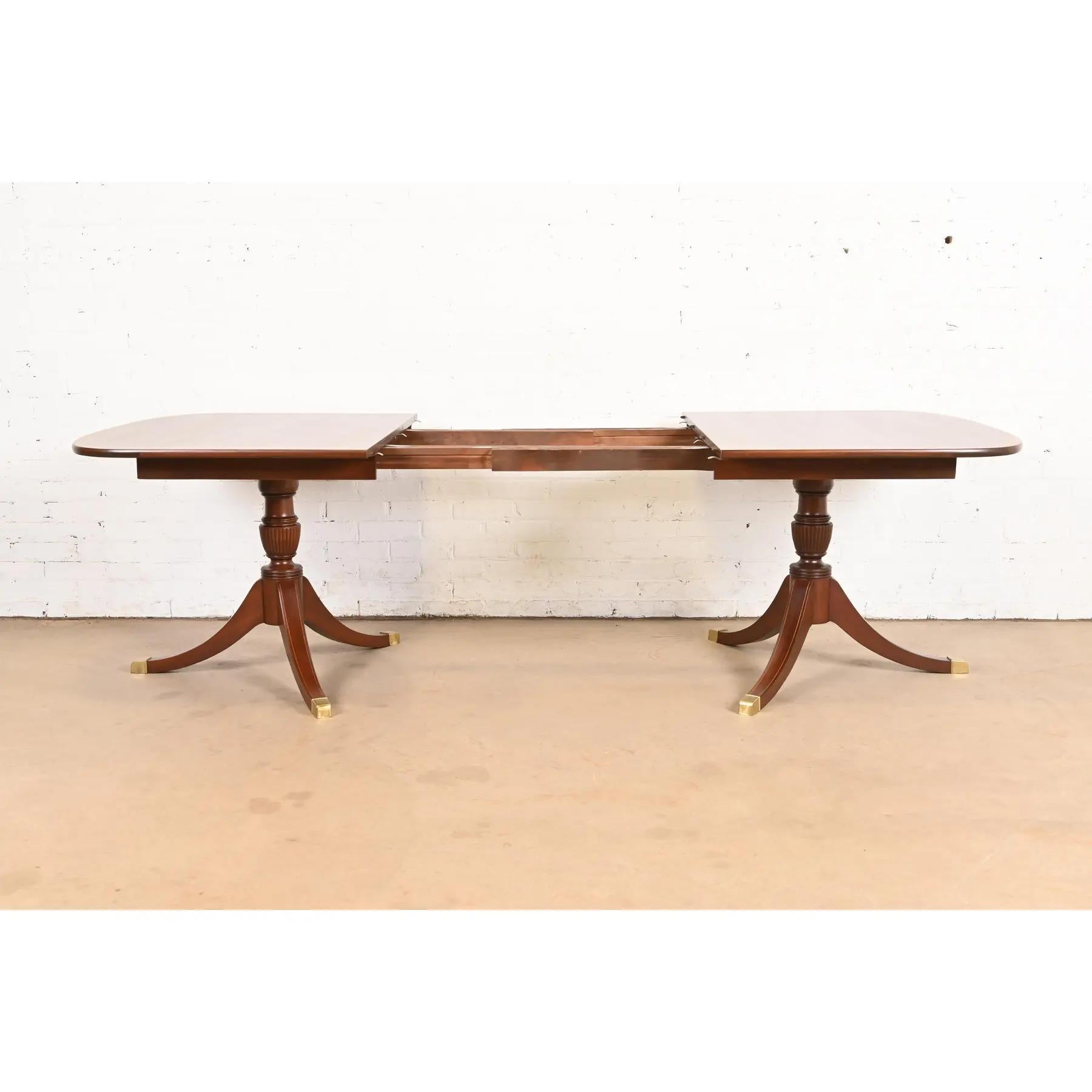 Baker Furniture Style Georgian Banded Mahogany Dining Table, Refinished For Sale 2