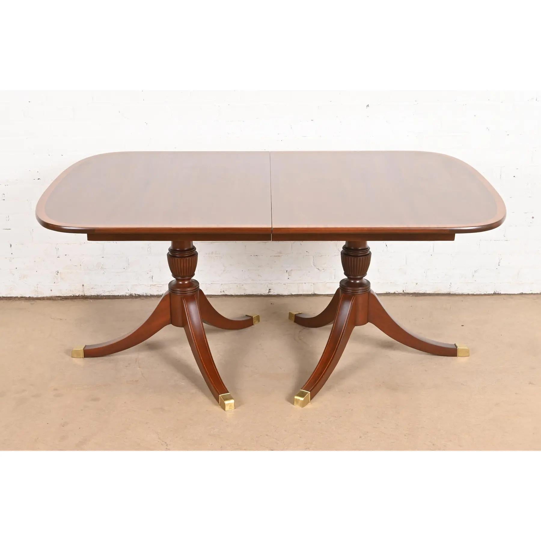 Baker Furniture Style Georgian Banded Mahogany Dining Table, Refinished For Sale 3