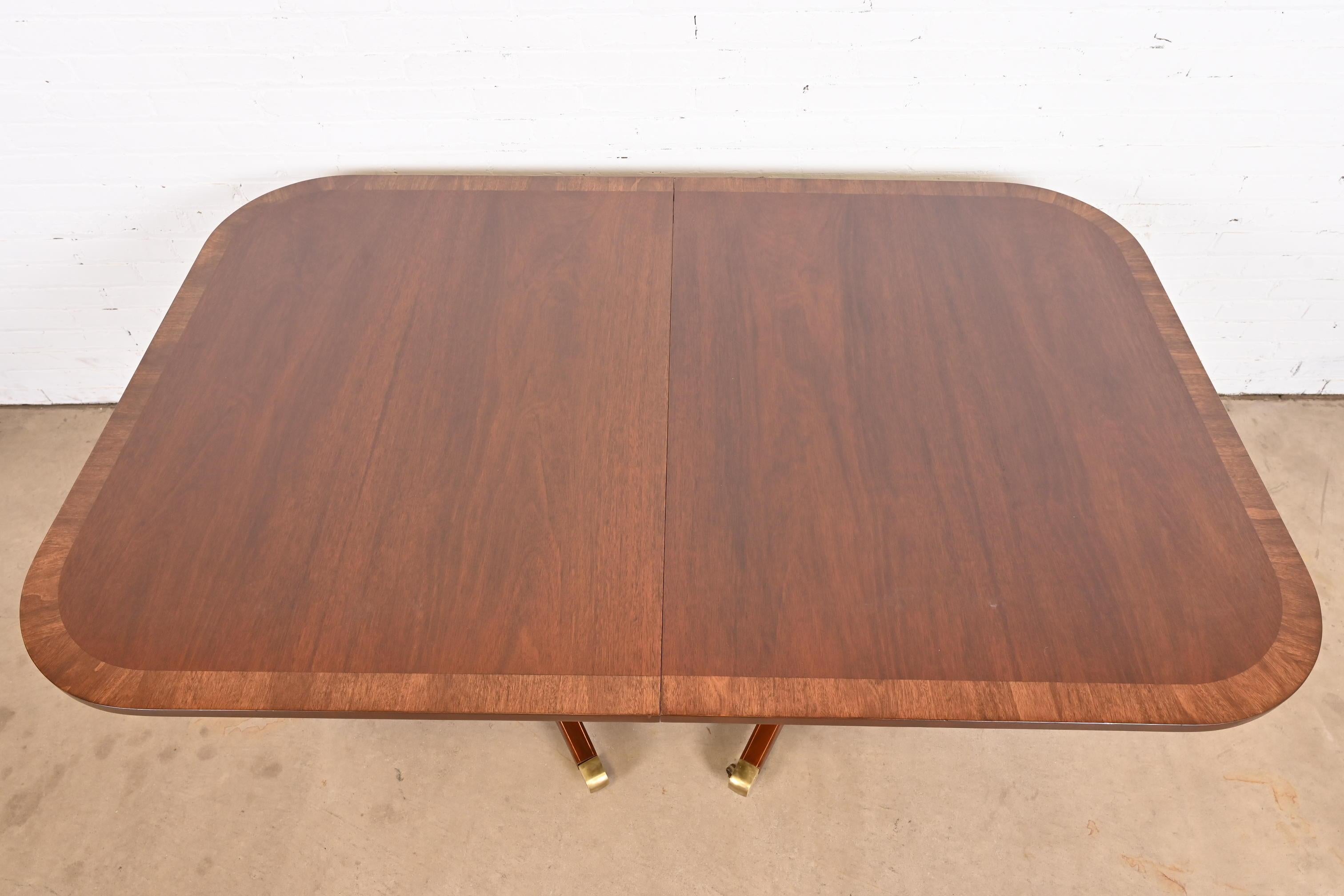 Table de salle à manger géorgienne à double piédestal en acajou à bandes en vente 3