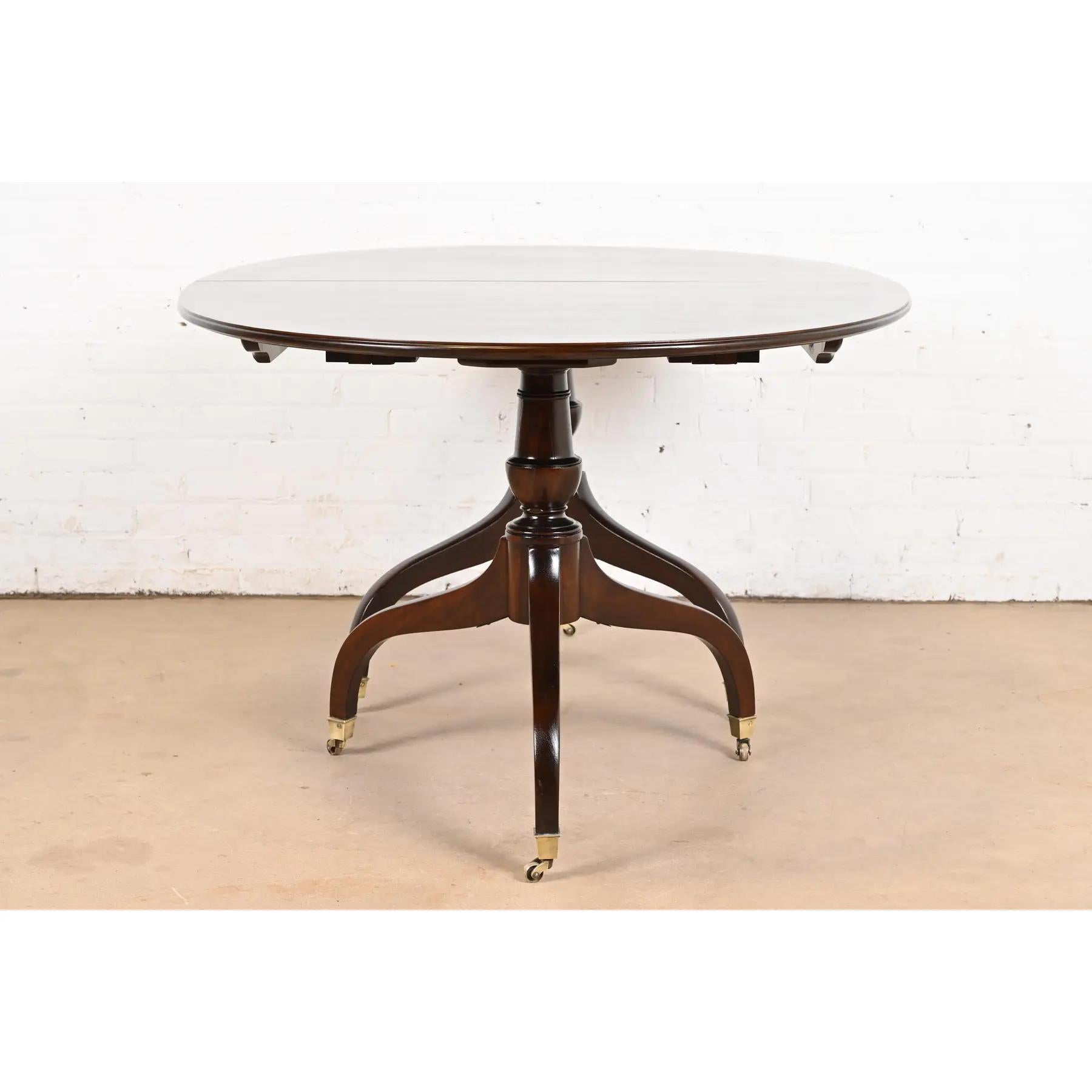 Baker Furniture Stil Georgianischer Esstisch aus Mahagoni mit doppeltem Sockel aus gebändertem Mahagoni im Angebot 6