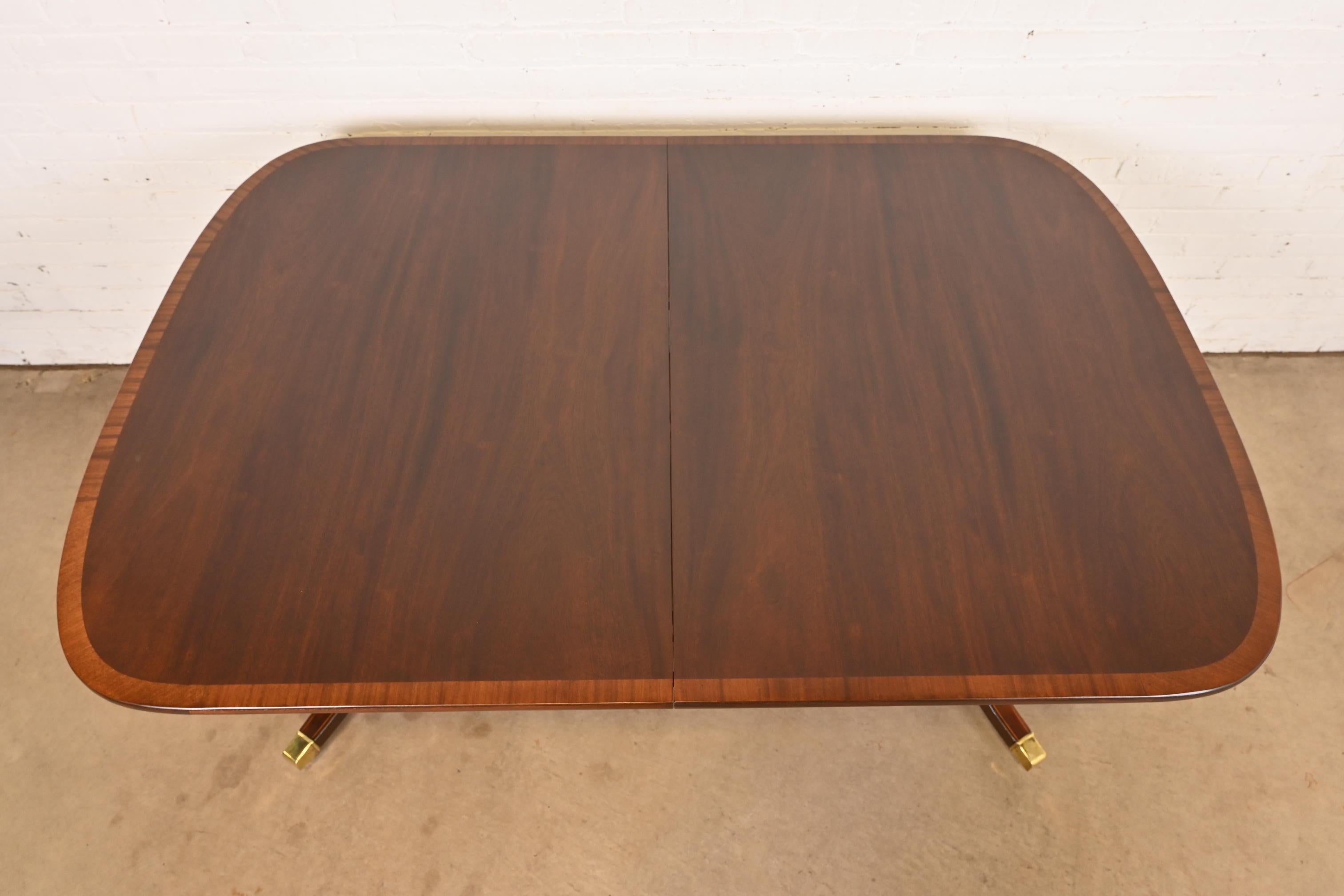 Baker Furniture Style Georgian Banded Mahogany Pedestal Dining Table, Refinished For Sale 4