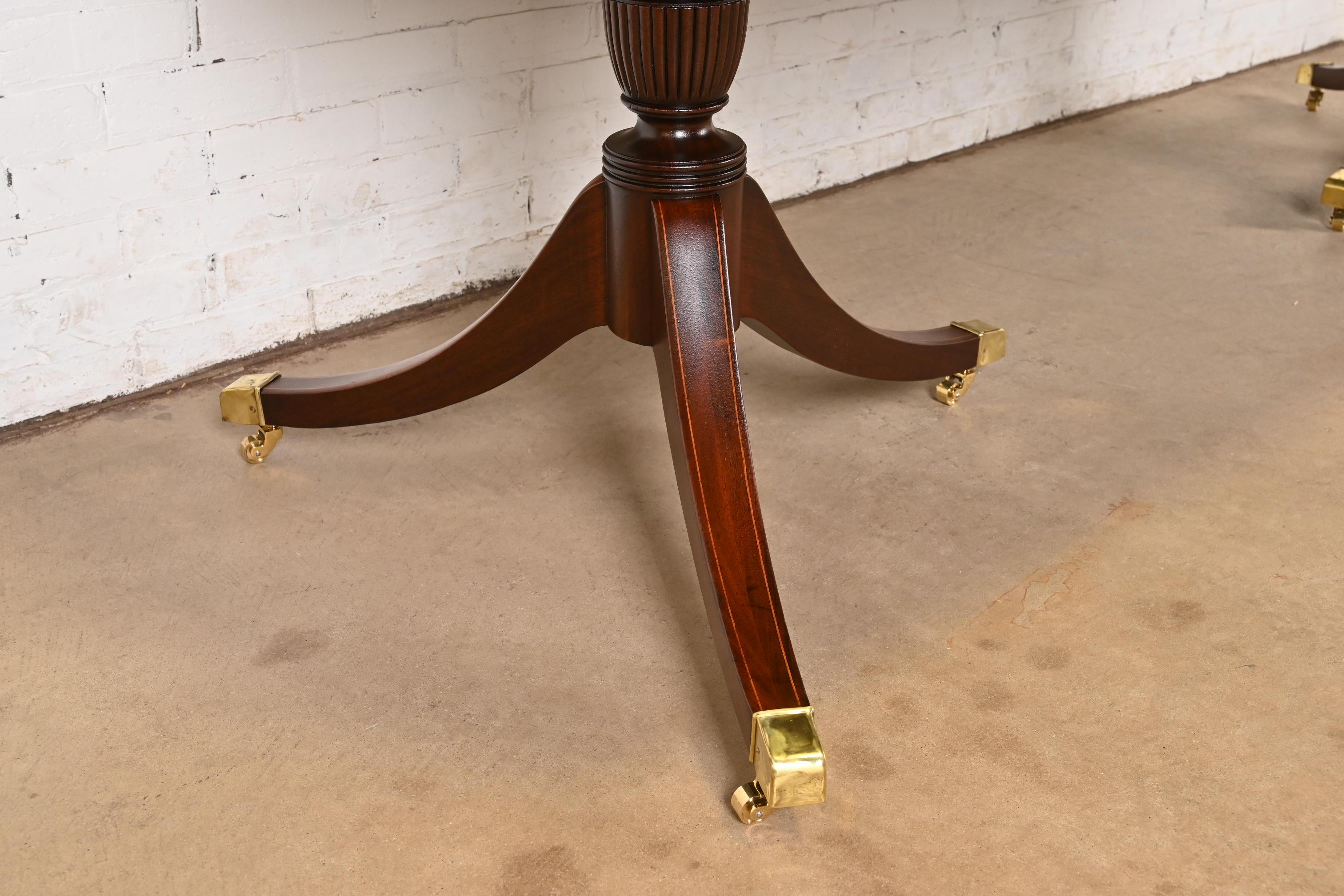Baker Furniture Style Georgian Banded Mahogany Pedestal Dining Table, Refinished For Sale 5