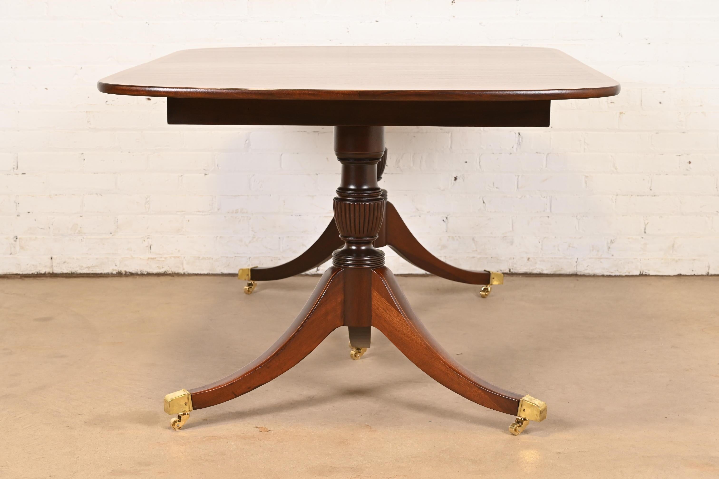 Baker Furniture Style Georgian Banded Mahogany Pedestal Dining Table, Refinished For Sale 6