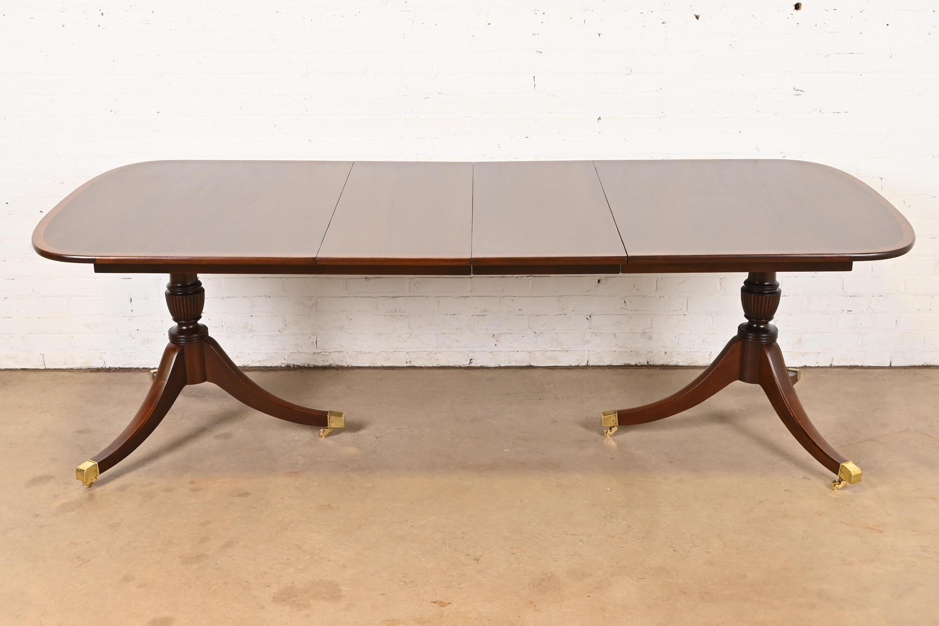 American Baker Furniture Style Georgian Banded Mahogany Pedestal Dining Table, Refinished For Sale
