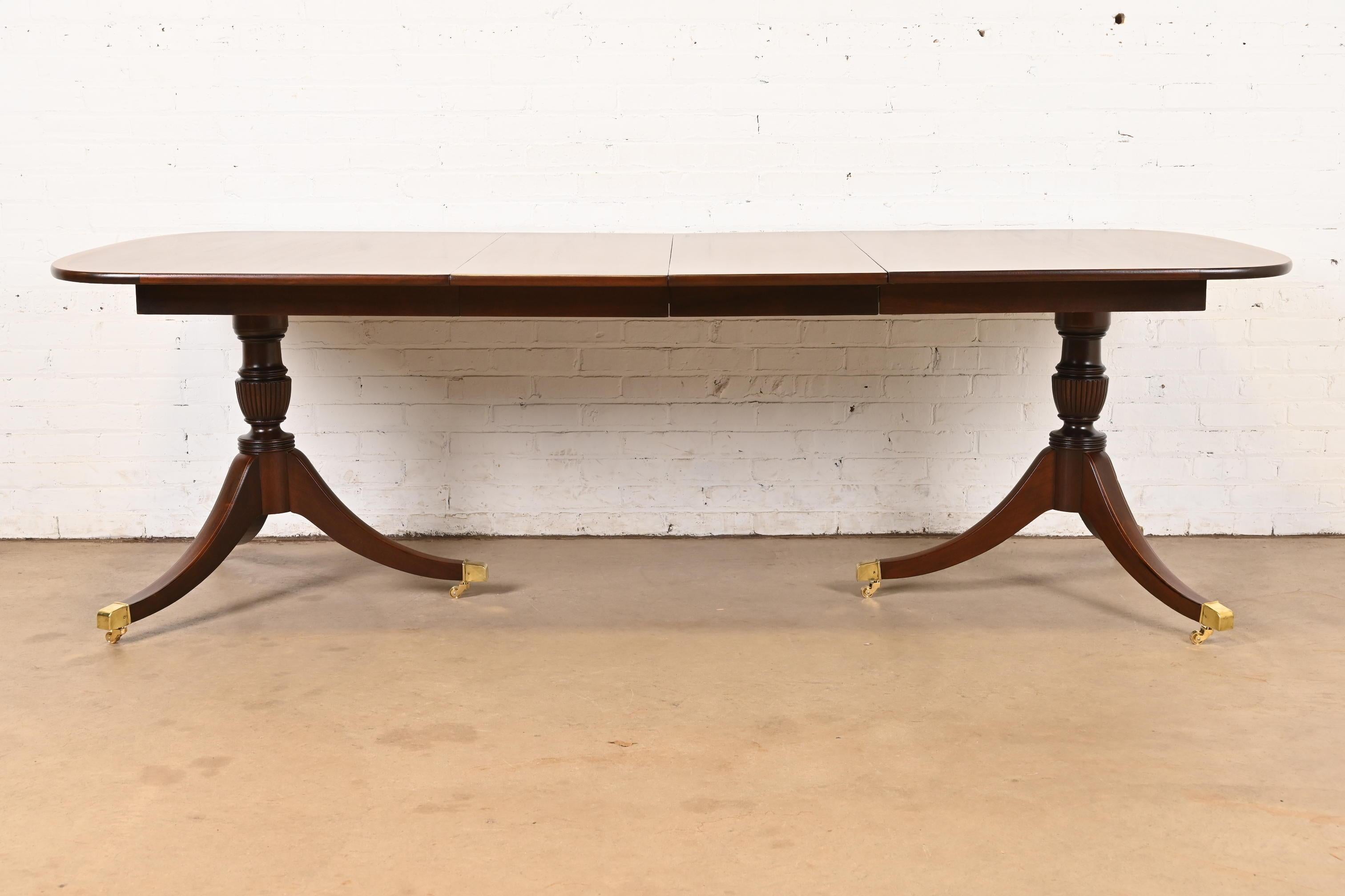 Baker Furniture Style Georgian Banded Mahogany Pedestal Dining Table, Refinished In Good Condition For Sale In South Bend, IN
