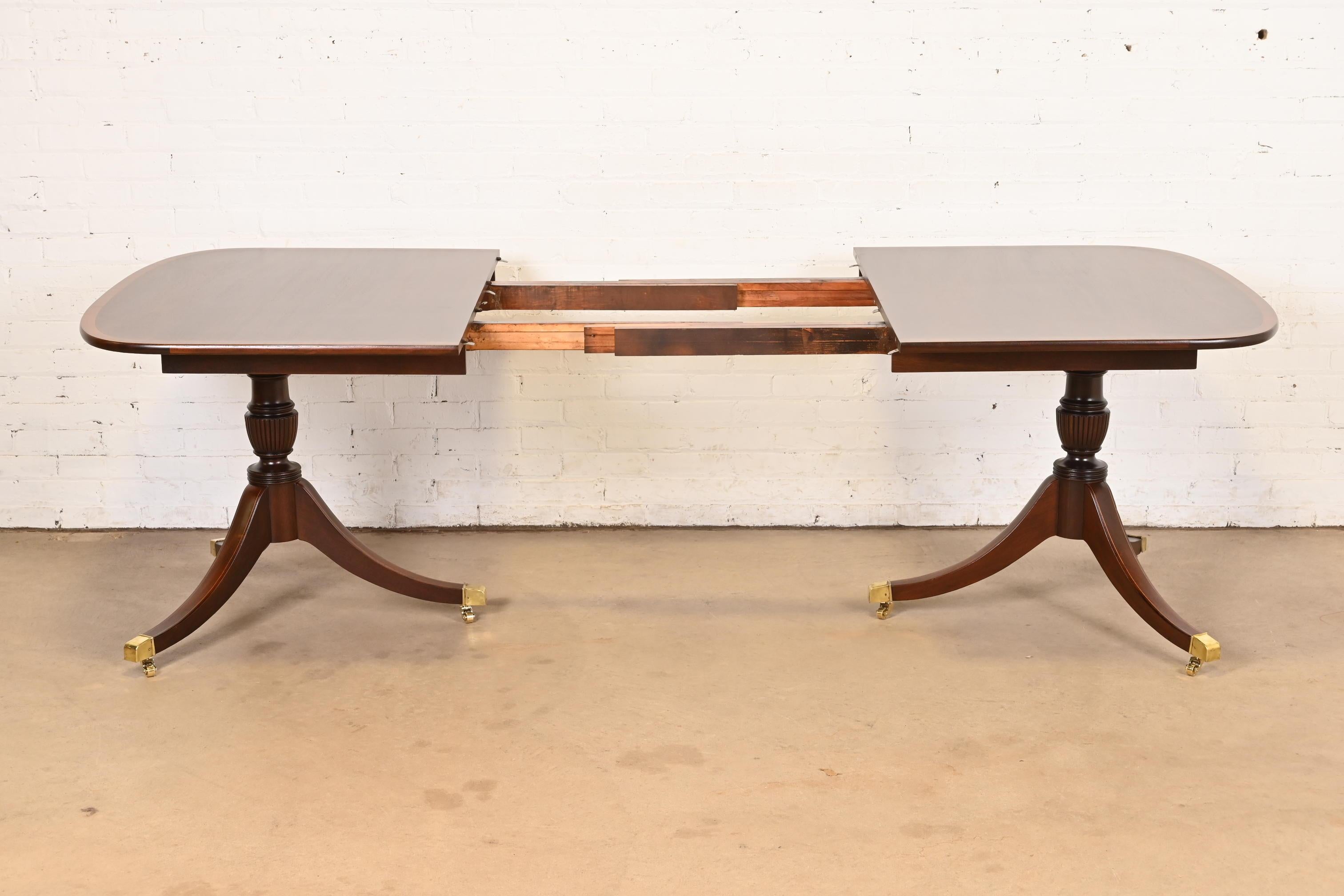 Baker Furniture Style Georgian Banded Mahogany Pedestal Dining Table, Refinished For Sale 1