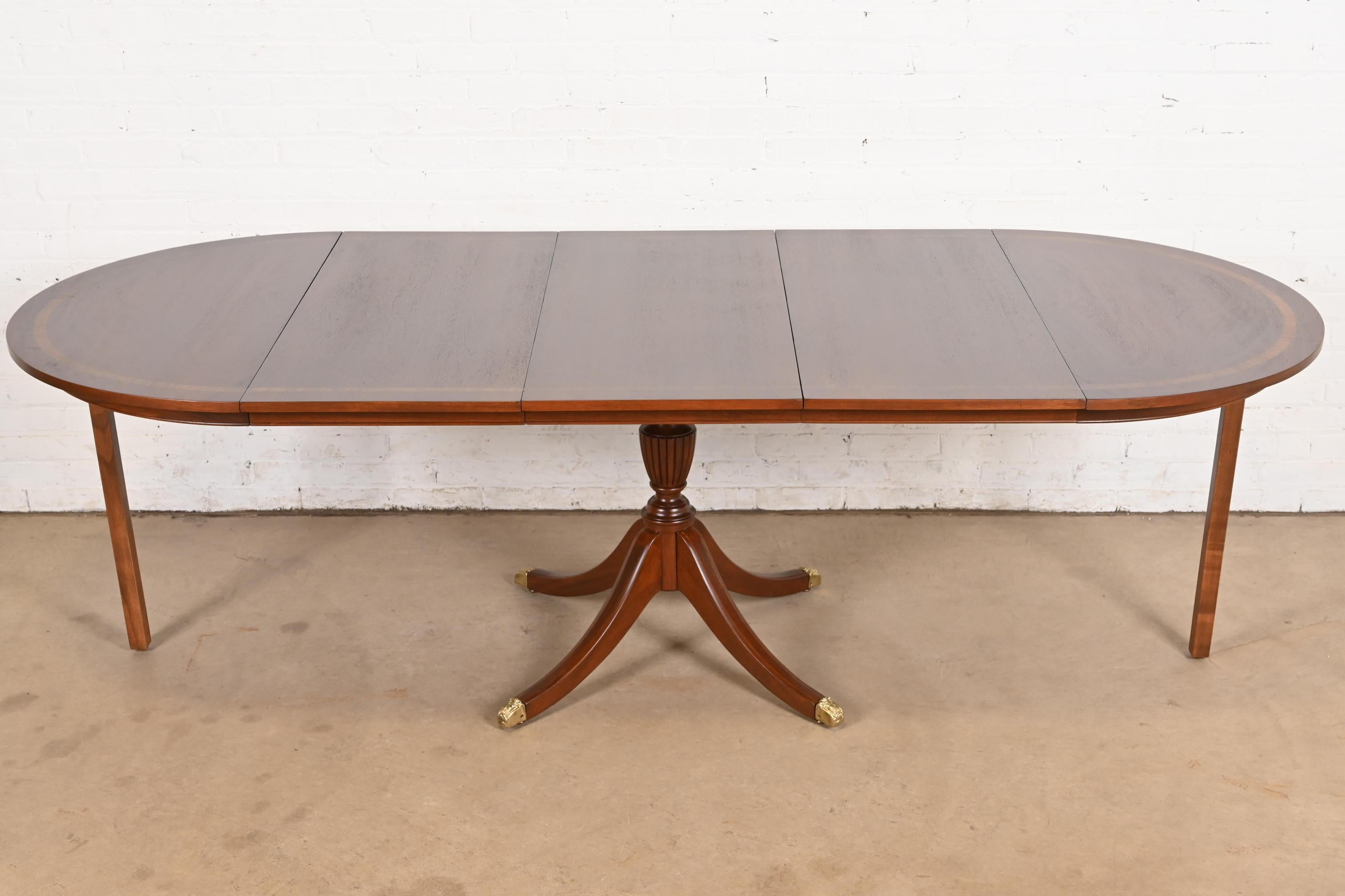 Baker Furniture Style Georgian Banded Mahogany Pedestal Extension Dining Table For Sale 4