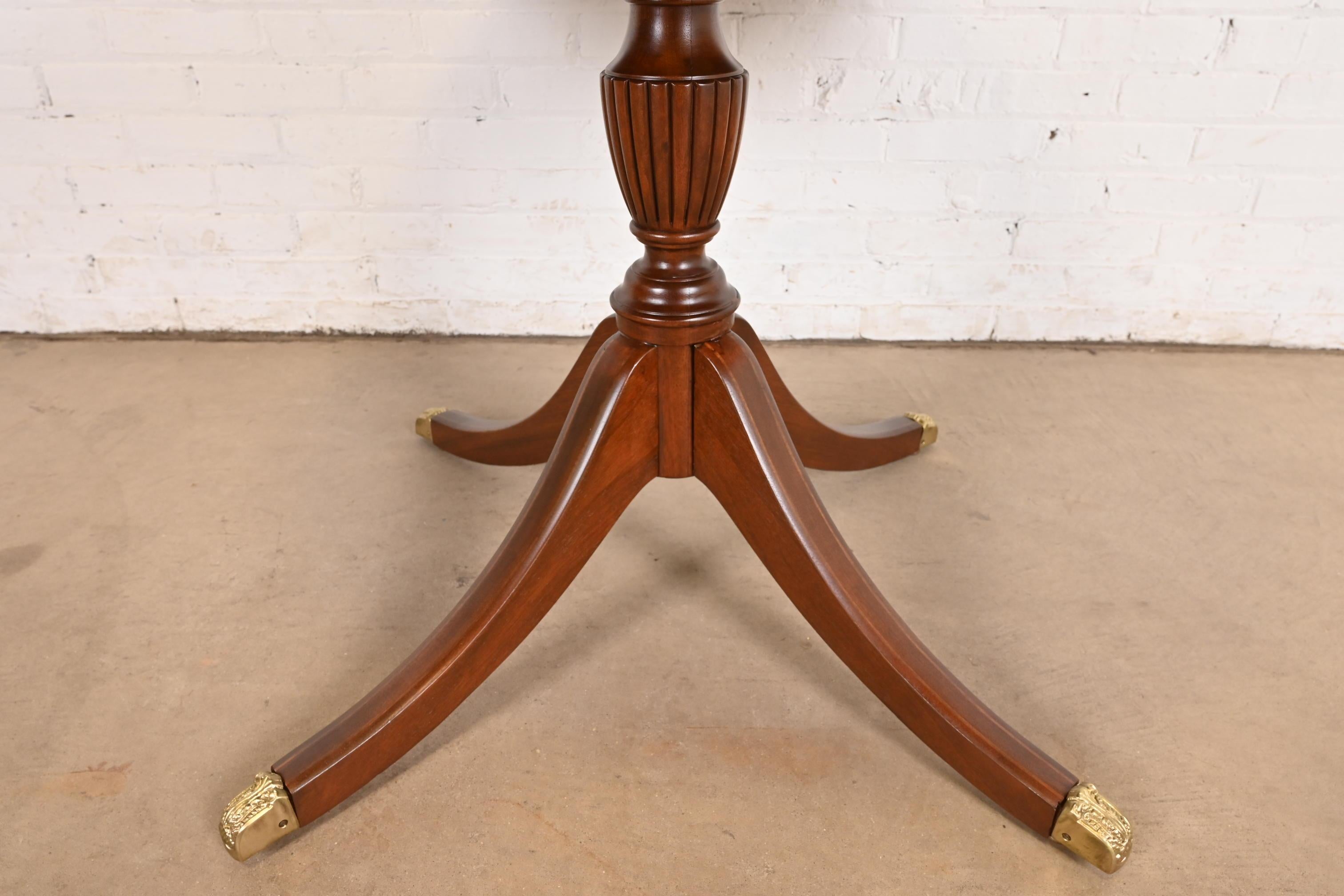 Baker Furniture Style Georgian Banded Mahogany Pedestal Extension Dining Table For Sale 1