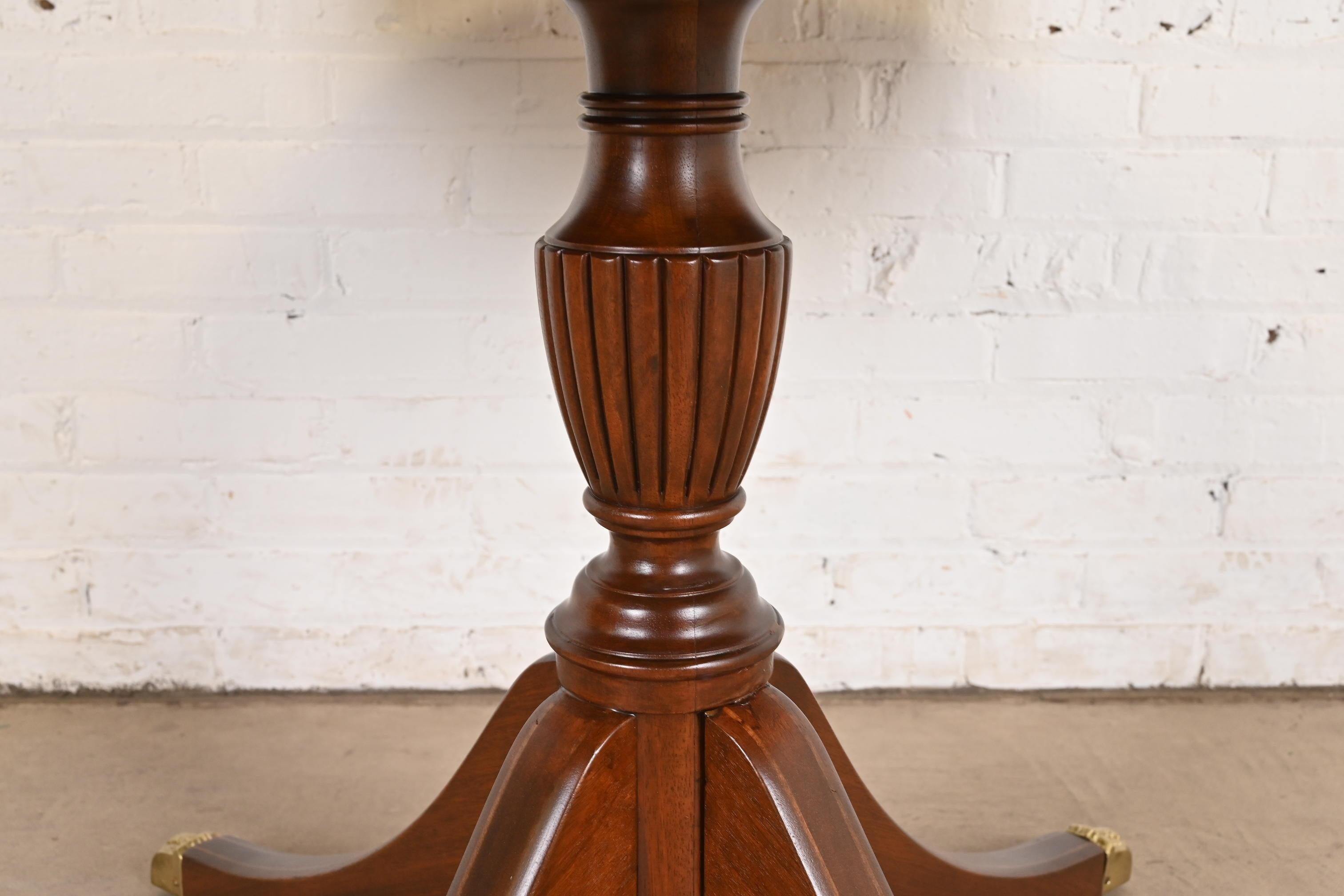 Baker Furniture Style Georgian Banded Mahogany Pedestal Extension Dining Table For Sale 2