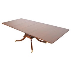 Table de salle à manger à rallonge en acajou à bandes géorgiennes de style Baker Furniture