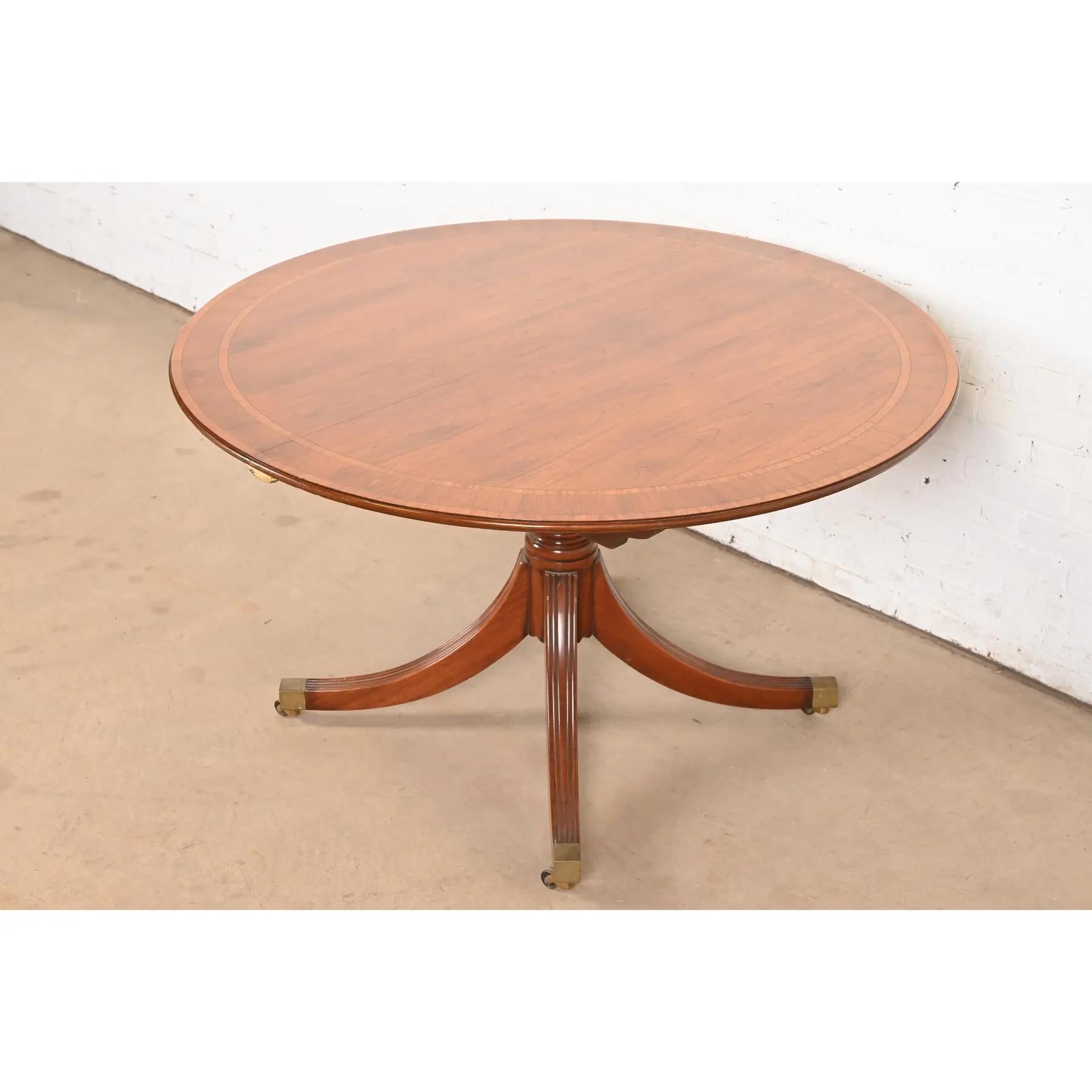 American Baker Furniture Style Georgian Banded Rosewood Pedestal Extension Dining Table