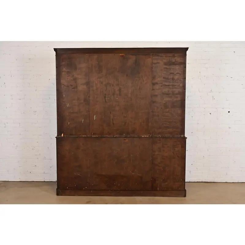Baker Furniture Style Georgian Breakfront Bookcase Cabinet, Circa 1940s in vendita 2