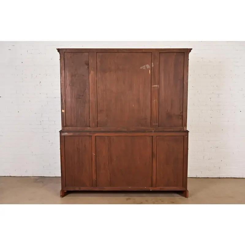 Baker Furniture Style Georgian Carved Flame Mahogany Breakfront Bookcase Cabinet For Sale 8