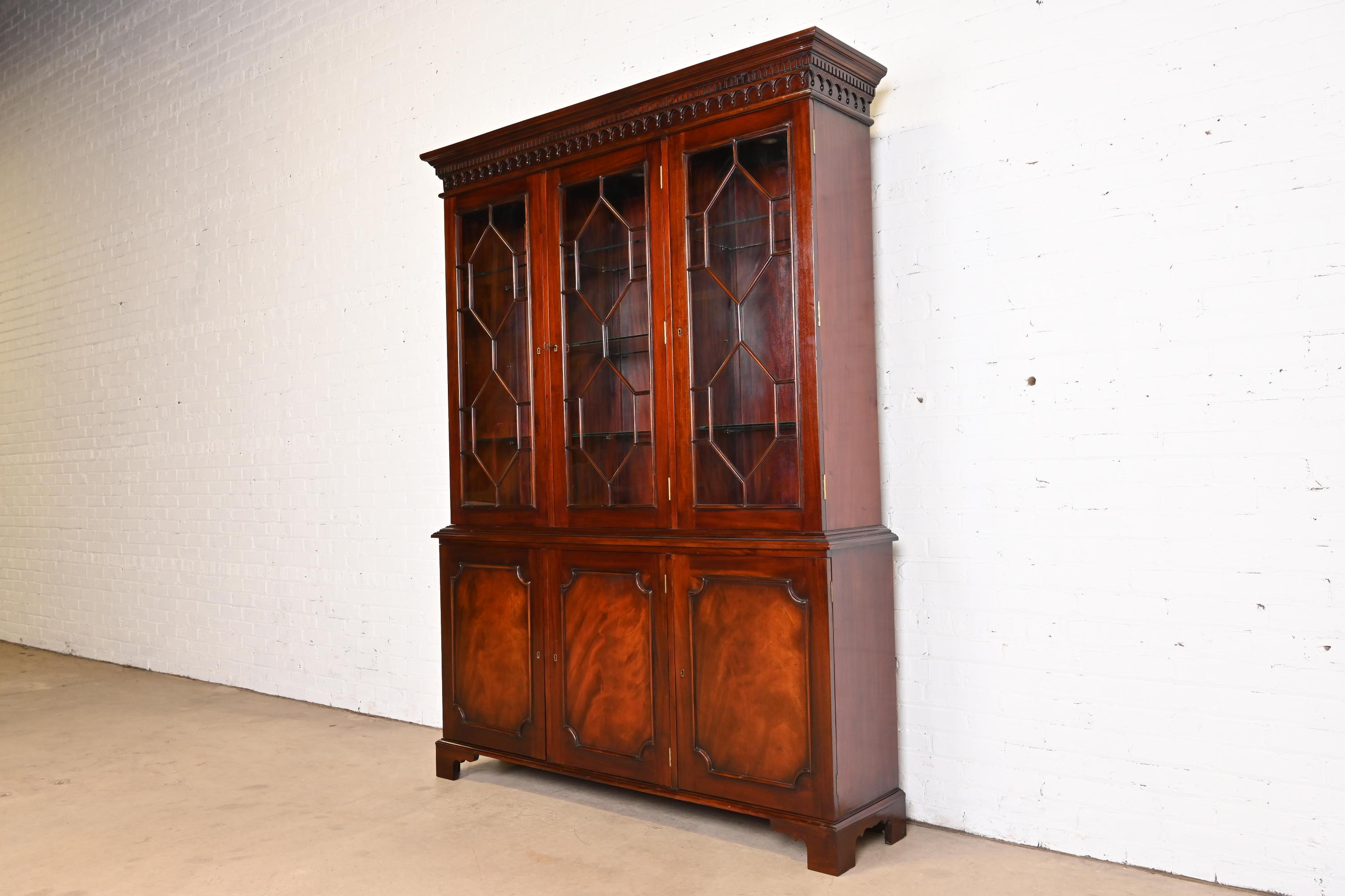 American Baker Furniture Style Georgian Carved Flame Mahogany Breakfront Bookcase Cabinet For Sale