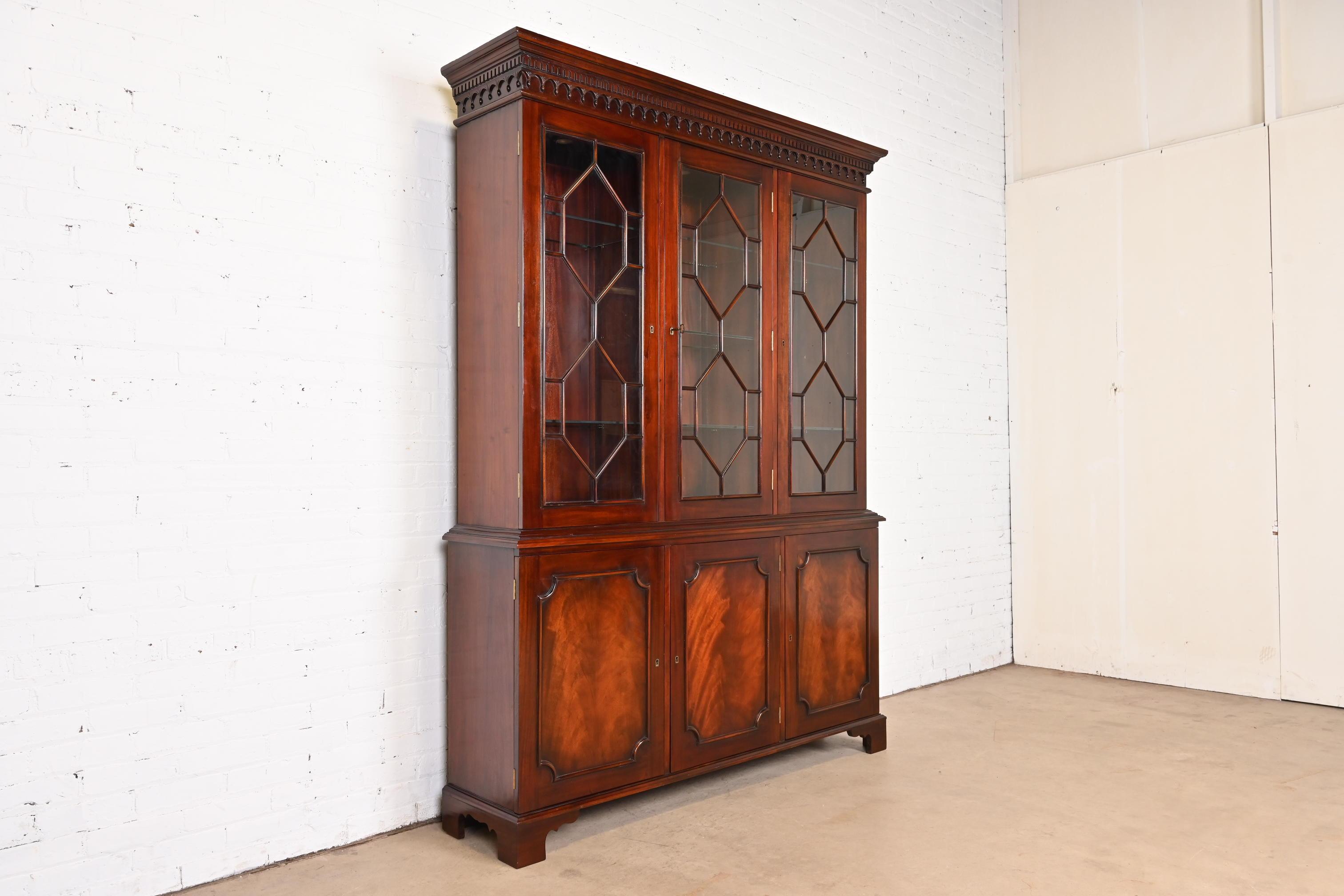 Baker Furniture Style Georgian Carved Flame Mahogany Breakfront Bookcase Cabinet In Good Condition For Sale In South Bend, IN