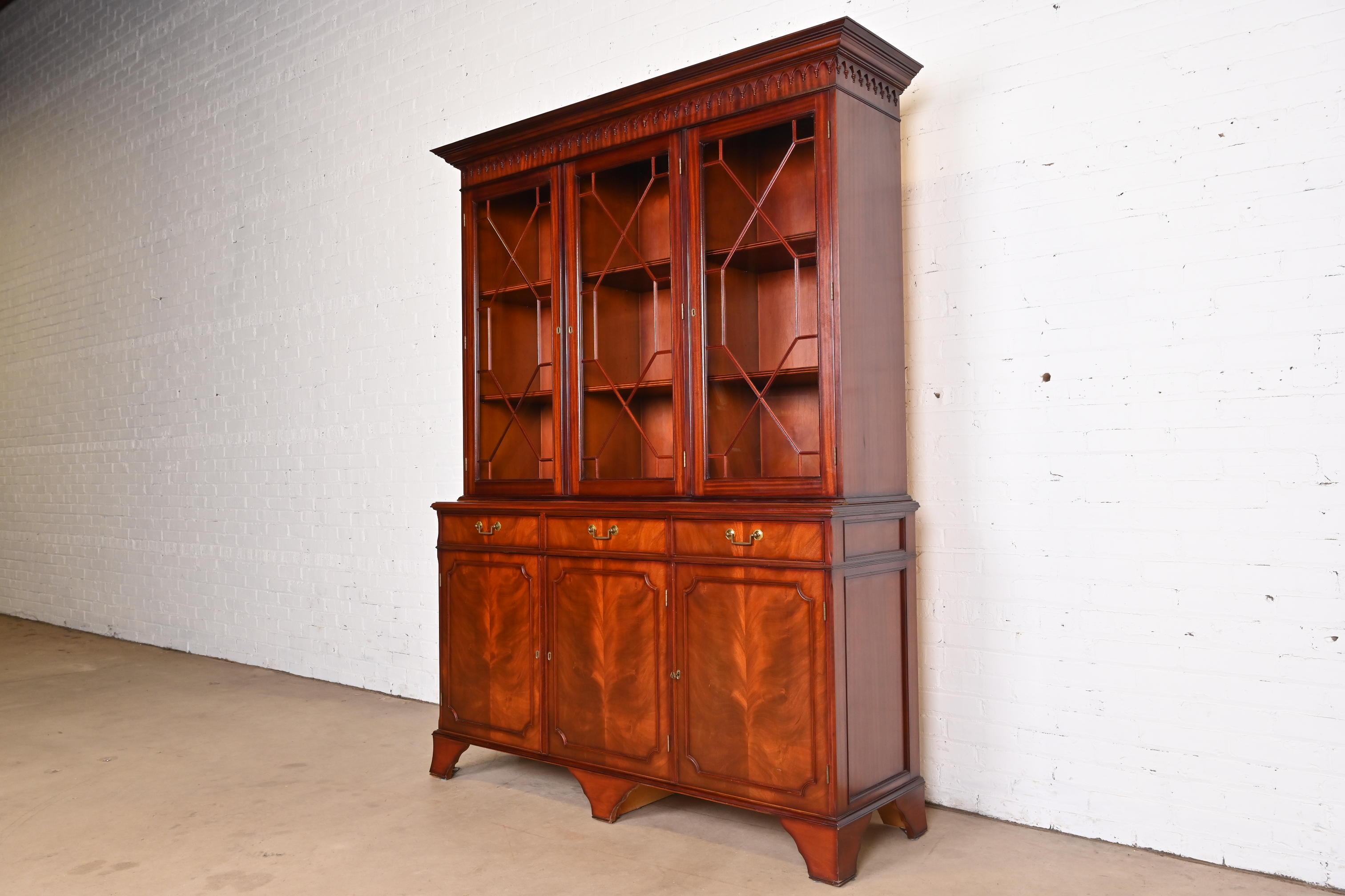 Baker Furniture Style Georgian Carved Flame Mahogany Breakfront Bookcase Cabinet In Good Condition In South Bend, IN