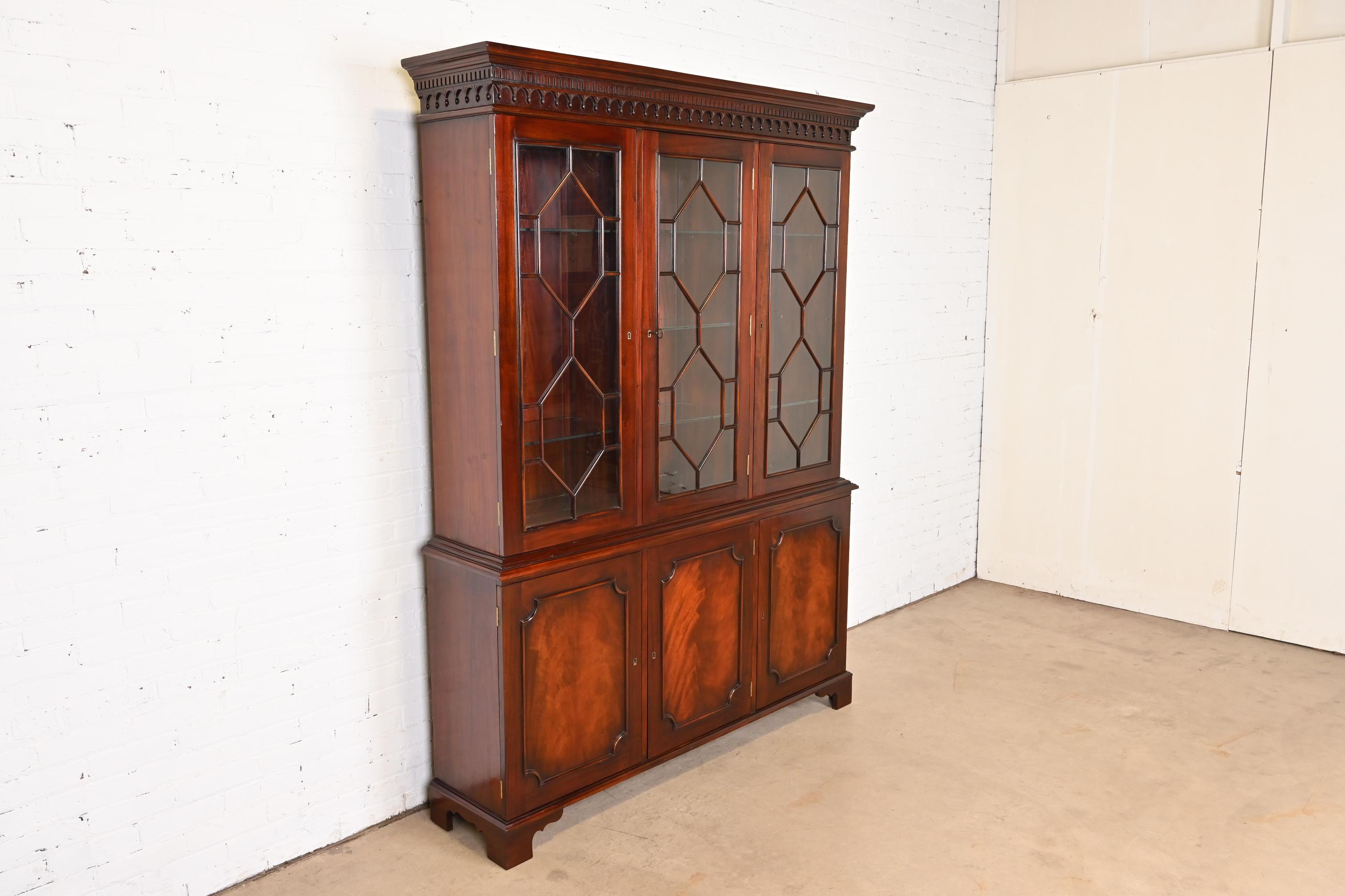 20th Century Baker Furniture Style Georgian Carved Flame Mahogany Breakfront Bookcase Cabinet For Sale