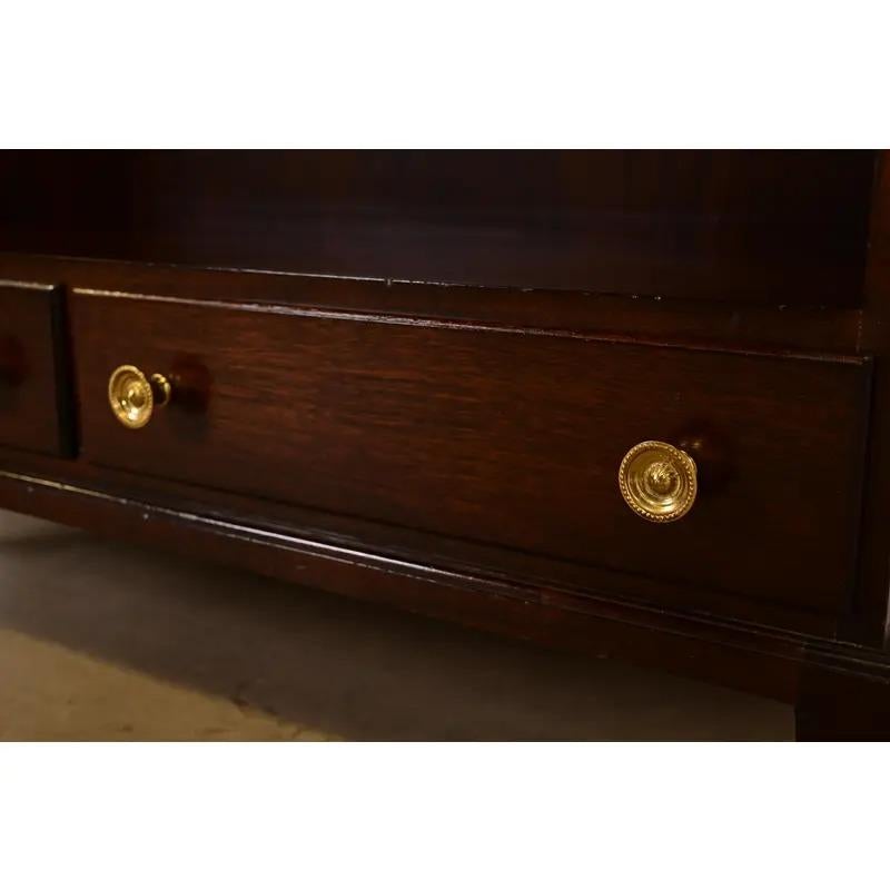 Bibliothèque en acajou sculpté de style géorgien de Baker Furniture en vente 3