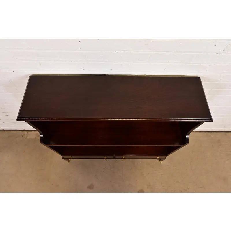 Bibliothèque en acajou sculpté de style géorgien de Baker Furniture en vente 5