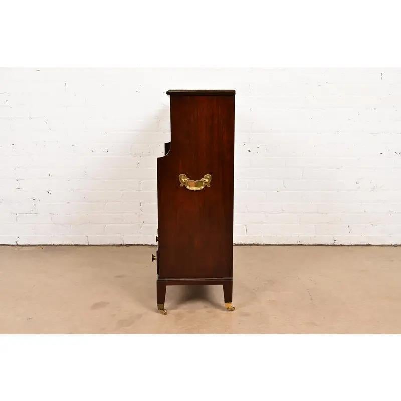 Bibliothèque en acajou sculpté de style géorgien de Baker Furniture en vente 6